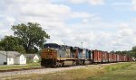 CSX 5243 leads train F728 towards the yard